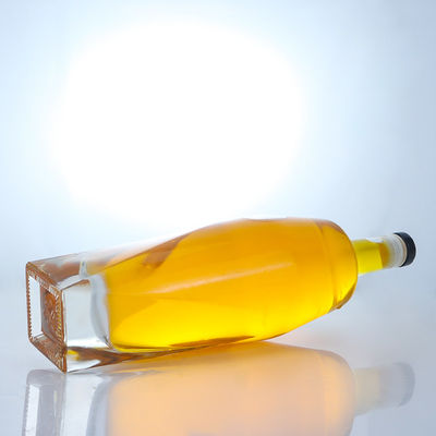 Matériau du corps Verre Forme carrée Rhum Vodka Whisky Tequila Gin Bouteille avec liège