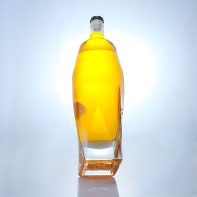 Matériau du corps Verre Forme carrée Rhum Vodka Whisky Tequila Gin Bouteille avec liège