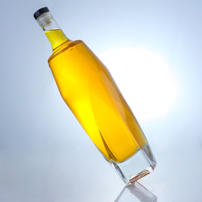 Matériau du corps Verre Forme carrée Rhum Vodka Whisky Tequila Gin Bouteille avec liège