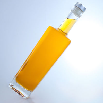 750 ml bouteille de verre en forme de forme personnalisée pour les spiritueux pour le cognac Vodka Whisky haut de liège en forme carrée