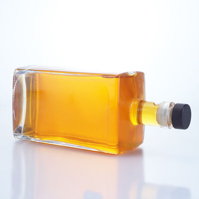 Bouteille en verre de 750 ml pour Gin Rum Brandy Forme personnalisée et matériau de base du bouchon de liège