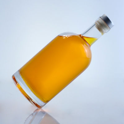 Logo personnalisé et bouchon 750 ml bouteille en verre pour le rhum, la vodka et le gin