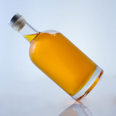 Logo personnalisé et bouchon 750 ml bouteille en verre pour le rhum, la vodka et le gin