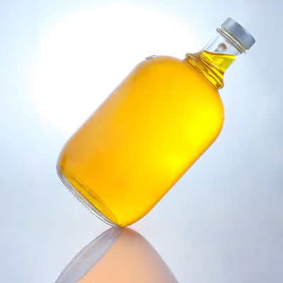 Bouteille en verre de liqueur de forme ronde avec poignée et bouchon à vis
