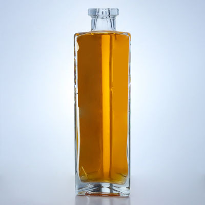 Matériau de base Vitre 750 ml conception Bouteille en verre à trois côtés pour le whisky Gin Rum