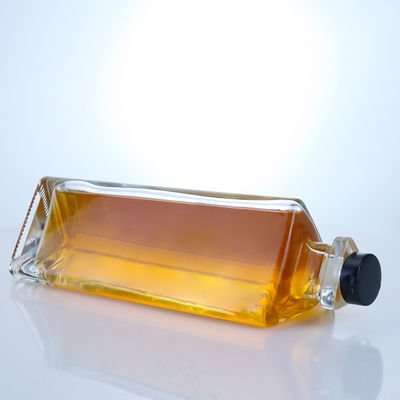 Matériau de base Vitre 750 ml conception Bouteille en verre à trois côtés pour le whisky Gin Rum