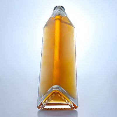 Matériau de base Vitre 750 ml conception Bouteille en verre à trois côtés pour le whisky Gin Rum
