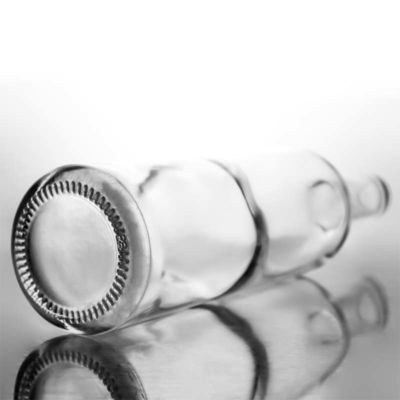 750 ml bouteille ronde en verre pour le whisky rum gin avec bouchon de liège et collier en verre