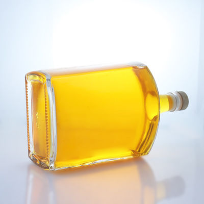 Super Flint Glass Flat Square Rum Vodka Whisky Tequila Bouteille de gin avec du produit de liège