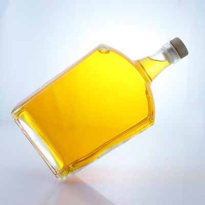 Super Flint Glass Flat Square Rum Vodka Whisky Tequila Bouteille de gin avec du produit de liège
