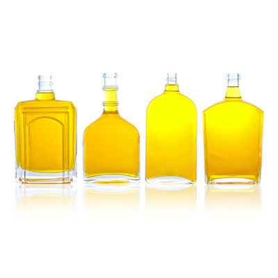 Bouteille en verre de vodka, whisky, rhum, gin et liqueur avec surface décale et taux de rachat élevé
