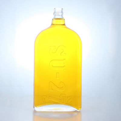 Bouteille en verre de vodka, whisky, rhum, gin et liqueur avec surface décale et taux de rachat élevé