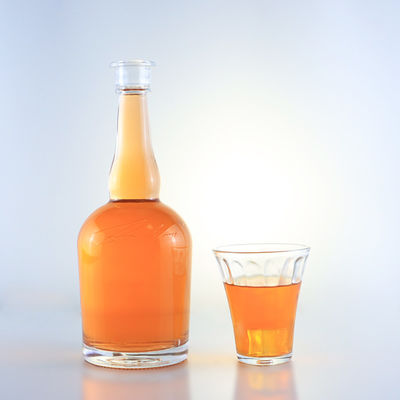 Bouteille en verre de tequila, de rhum, de champagne, de cognac et de whisky, à col long et à surface décale