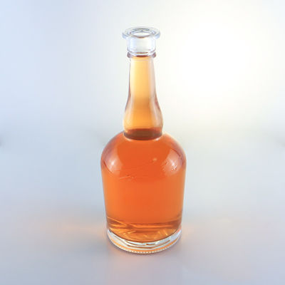 Bouteille en verre de tequila, de rhum, de champagne, de cognac et de whisky, à col long et à surface décale