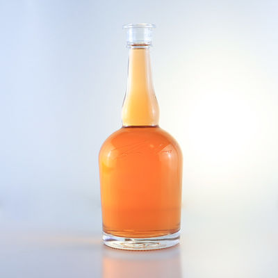 Bouteille en verre de tequila, de rhum, de champagne, de cognac et de whisky, à col long et à surface décale