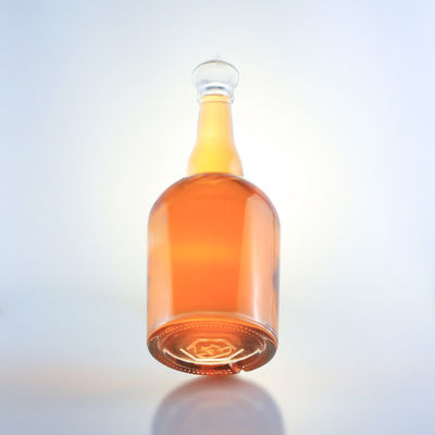 Bouteille en verre de tequila, de rhum, de champagne, de cognac et de whisky, à col long et à surface décale