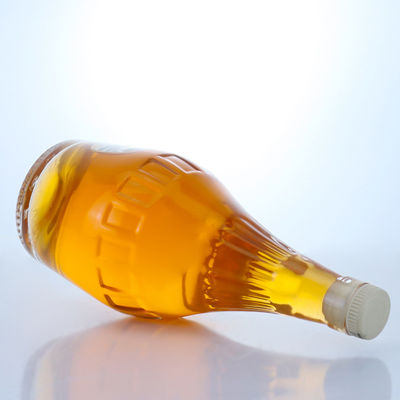 Bouteille en verre pour alcool industriel avec carrosserie en relief et bouchon de liège sur mesure