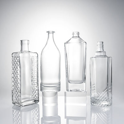 Bouteille en verre transparent avec corps en relief et bouchon de liège