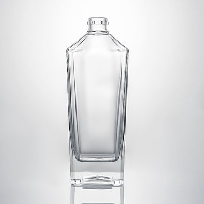 Bouteille en verre transparent avec corps en relief et bouchon de liège