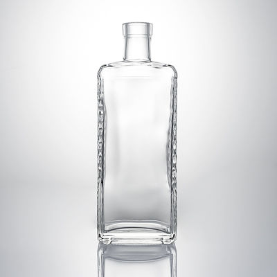 Bouteille en verre transparent avec corps en relief et bouchon de liège