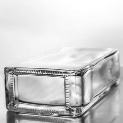 Matériau du collier verre 700ml Bouteille de verre Super Flint Carré pour vodka Gin Rum Whisky