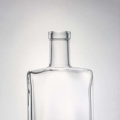 Matériau du collier verre 700ml Bouteille de verre Super Flint Carré pour vodka Gin Rum Whisky