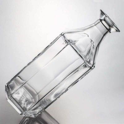 Bouteille en verre polygone unique et propre pour le whisky, le gin et le rhum, la vodka 1000 ml