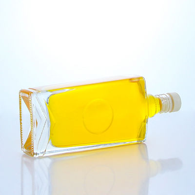 Bouteille de verre carrée à bouchon de gouala et capacité personnalisable