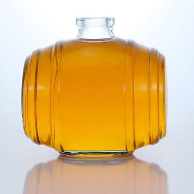 La surface décale est manipulée par une bouteille de verre de silex clair pour le gin, le rhum, le champagne, le cognac, le whisky et le liqueur 750 ml.
