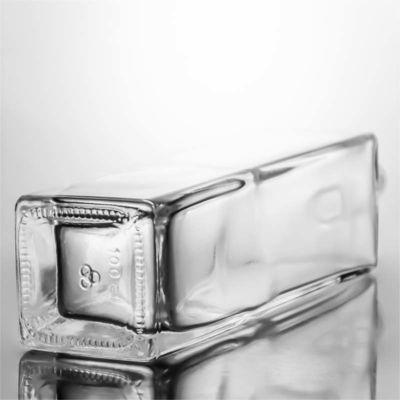 Matériau du corps Bouteille de whisky en forme carrée de verre de 1000 ml avec du silex et du liège