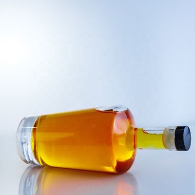 Bouteilles de verre vides de forme ronde avec traitement de surface par gravure acide et type d'étanchéité au liège