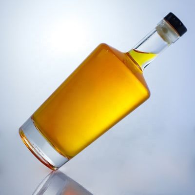 Bouteilles de verre vides de forme ronde avec traitement de surface par gravure acide et type d'étanchéité au liège