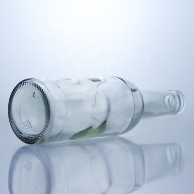 Flint Glass 276 ml Brandy Vodka Tequila Bouteille en verre avec liège pour le corps Matériau en verre