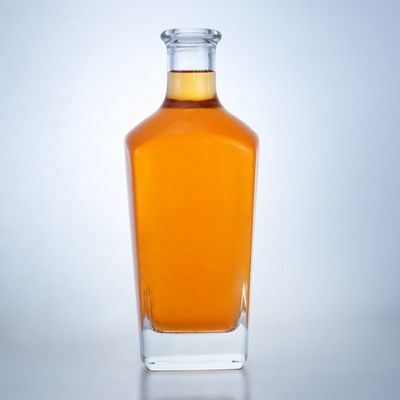 Traitement de la surface par estampage à chaud Couleur claire ou personnalisée 750 ml Rum Vodka Liquor Bouteille en verre
