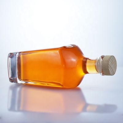 Traitement de la surface par estampage à chaud Couleur claire ou personnalisée 750 ml Rum Vodka Liquor Bouteille en verre