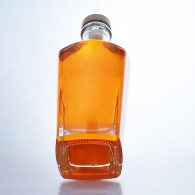 Traitement de la surface par estampage à chaud Couleur claire ou personnalisée 750 ml Rum Vodka Liquor Bouteille en verre