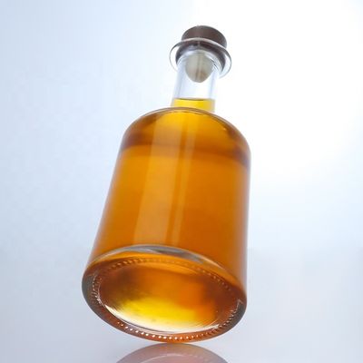 Manipulation de surface Estampage à chaud Bouteille en verre avec liège pour vodka Gin rhum Whisky