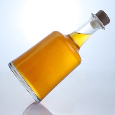 Manipulation de surface Estampage à chaud Bouteille en verre avec liège pour vodka Gin rhum Whisky