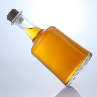 Manipulation de surface Estampage à chaud Bouteille en verre avec liège pour vodka Gin rhum Whisky