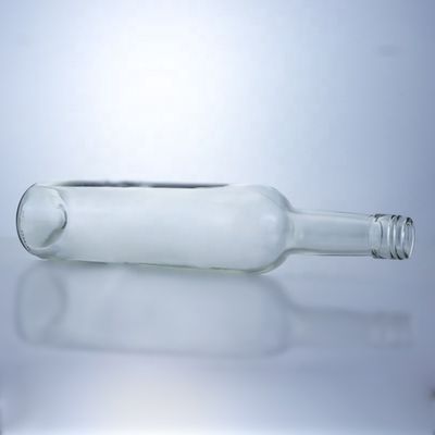 Bouteille en verre transparent de 500 ml, 700 ml, 750 ml et 1000 ml pour le traitement de la surface du whisky par estampage à chaud