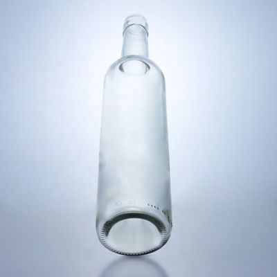 Bouteille en verre transparent de 500 ml, 700 ml, 750 ml et 1000 ml pour le traitement de la surface du whisky par estampage à chaud