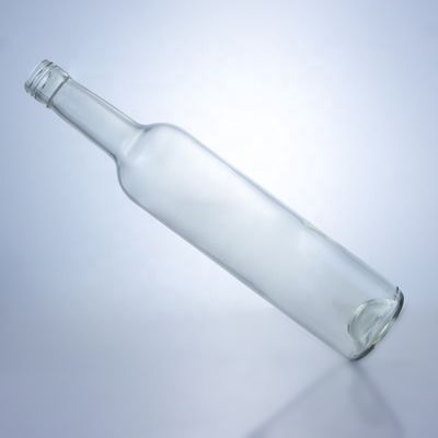 Bouteille en verre transparent de 500 ml, 700 ml, 750 ml et 1000 ml pour le traitement de la surface du whisky par estampage à chaud