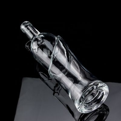 750 ml bouteille de verre Super Flint avec bouchon à vis pour VODKA personnalisé en relief