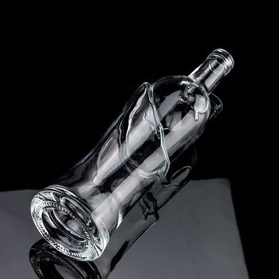 750 ml bouteille de verre Super Flint avec bouchon à vis pour VODKA personnalisé en relief