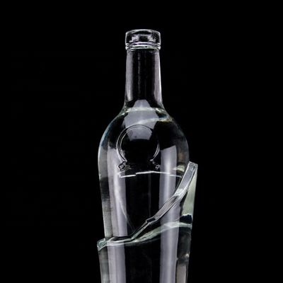 750 ml bouteille de verre Super Flint avec bouchon à vis pour VODKA personnalisé en relief