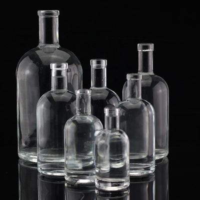 Matériau de base en verre Vodka Liquore Bouteille en verre de différentes tailles pour les distilleries