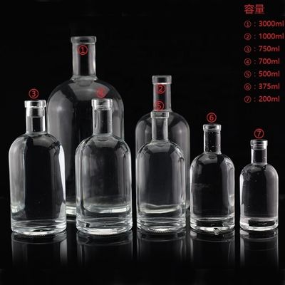 Matériau de base en verre Vodka Liquore Bouteille en verre de différentes tailles pour les distilleries