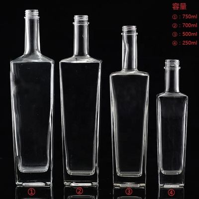 Matériau de base en verre Vodka Liquore Bouteille en verre de différentes tailles pour les distilleries