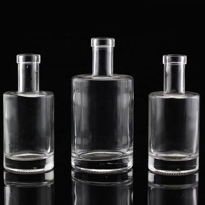 Matériau de base en verre Vodka Liquore Bouteille en verre de différentes tailles pour les distilleries
