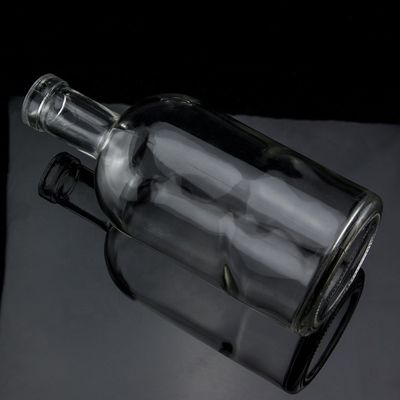 Matériau de base Bouteille en verre 500 ml 700 ml 750 ml avec joint de liège et forme ronde